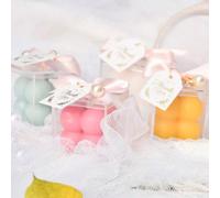 Le set de 10 bougies avec ruban blanc crème et carte de remerciement dorée est la décoration parfaite pour la maison en toutes saisons. Elles sont romantiques, exquises et élégantes, et constituent d'