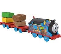 Le Train Thomas - Thomas et Le Cargo Feuilleté, Locomotive motorisée avec Fonctionnement à Piles, 2 Wagons Marchandises avec 4 pièces de Chargement oscillantes incluses, Jouet pour Enfants, 3+ Ans,