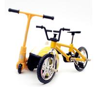 Leftwei Ensemble de Vélo Miniature pour Maison de Poupée échelle 1:12 avec Casque pour des Scènes Extérieures Réalistes en Alliage Jaune et Plastique 3 Pièces (Yellow)