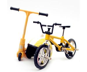 Leftwei Ensemble de Vélo Miniature pour Maison de Poupée échelle 1:12 avec Casque pour des Scènes Extérieures Réalistes en Alliage Jaune et Plastique 3 Pièces (Yellow)