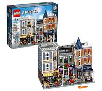 Lego 10255 Place de l'assemblée, Maquette de Construction Modulaire à Trois Niveaux, Set Très Détaillé avec 8 Figurines Plus Une Figurine de Bébé, 10e Anniversaire, Idée Cadeau