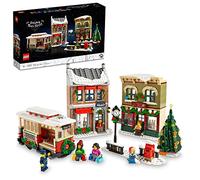 LEGO Holiday Main Street 10308 Kit de construction de village de Noël pour adultes et famille - Kit de construction de village de Noël avec magasins, tramway et 6 figurines - Décoration de Noël à