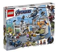 LEGO Coffret Marvel Super Heroes – L'attaque du QG des Avengers 76131, 699 pièces, 8 ans+