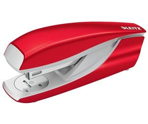 Leitz WOW - Agrafeuse de Bureau, Capacité 30 Feuilles, Design Ergonomique en Métal, Lot de 2000 Agrafes Inclus, Coloris Rouge (55022026)