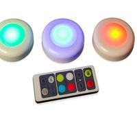 Leomark Kit de lumière LED avec télécommande - 3 petites ampoules LED à changement de couleur à piles idéales pour jouets, meubles et décoration [Classe énergétique A++]