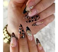 Leopard Press on Nails Mandel Medium French Tip Ongles artificiels avec chaîne dorée et perles en acier pendentif Ongle brillant acrylique motif léopard Ongle complet à coller pour femmes