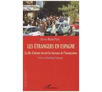 Les Étrangers En Espagne - La File D'attente Devant Les Bureux De L'immigration