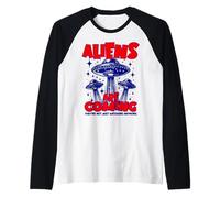 Les extraterrestres arrivent, Ils ne se contentent Plus de Regarder Manche Raglan