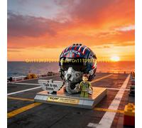 Les nouvelles briques de construction en forme de casque d'avion 2026 sont compatibles avec les briques LEGO pour des jeux tendance et les anniversaires d'enfants. keychain 03