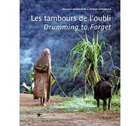 Les tambours de l'oubli: La vie ordinaire et cérémonielle d'un peuple forestier de Papouasie, édition bilingue français-anglais