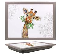 Lesser & Pavey Bug Art Gina Girafe Plateau avec pouf pour servir des plats | Jolis plateaux pour manger sur les genoux pour le dîner ou le déjeuner | Plateaux alimentaires nouvellement conçus pour les