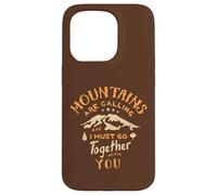 Lettrage Vintage Unique « Mountains are Calling » Coque pour iPhone 15 Pro