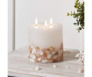 Lights4fun Bougie Pilier TruGlow® en Cire Ivoire à 3 Mèches Décorée de Coquillages LED Blanc Chaud à Piles pour Intérieur