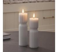 Lights4fun TruGlow® Lot de 2 bougies tiges torsadées grises en cire véritable - LED vacillante blanc chaud - Avec télécommande et minuterie de 6 h - Fonctionne avec piles - Décoration de table et