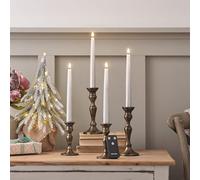 Lights4fun TruGlow® Lot de 4 Bougies Chandelles Sans Flamme à LED Blanc Chaud à Piles en Cire Véritable Effet Ombré Argenté avec Minuterie et Télécommande Décoration de Noël