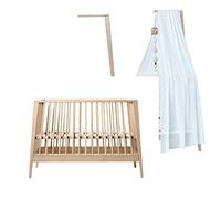 Linea Lit bébé en hêtre avec ciel de lit en hêtre et ciel de lit Bleu délavé