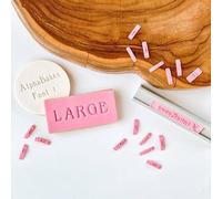 LissieLou AlphaBakes Font 1 Grand timbre lettres sur une barre majuscules