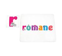 Little Helper Napperon avec Coaster Style Illustratif Coloré avec le Nom de Jeune Fille Romane