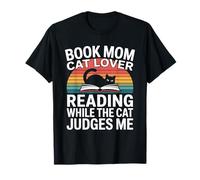 Livre Mom Cat Lover Reading While The Cat Judges Me T-Shirt