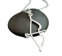 LKBEADS Collier arc et flèche en argent sterling 925. Pendentif archer. Bijou discret et moderne. Cadeau pour archer | Chaîne de 45 cm | Plaqué argent | LK_PNK_02773