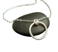 LKBEADS Collier bague en argent sterling 925. Grand cercle. Simple. Moderne. Délicat. Féminin. Au quotidien. Minimaliste. Bijou zen. Éternité | Chaîne de 45 cm | Plaqué argent | LK_PNK_02662