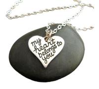 LKBEADS Collier en argent sterling 925 « Mon cœur t’appartient » - petit bijou romantique inspirant avec pendentif et citation positive sur l’amour | chaîne de 45 cm | plaqué argent | LK_PNK_02836