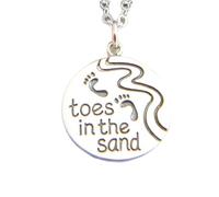 LKBEADS Collier en argent sterling 925, pendentif empreinte de pied dans le sable, style plage, bijou simple gravé, breloque été, océan, cadeau | Chaîne de 45 cm | Plaqué argent | LK_PNK_02885