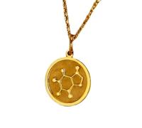 LKBEADS Collier pendentif molécule de sérotonine | LK_NLC_01350 | Pendentif rond plaqué or à motif scientifique et de chimie de 24 mm de diamètre avec une chaîne de 45 cm pleine de sens.