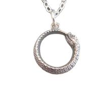 LKBEADS Collier serpent Ouroboros en argent sterling 925, petit cercle, dragon mordant la queue, délicat, espoir sans fin, bijoux univers | avec chaîne de 45 cm | plaqué argent | L_PN_0585