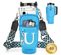 LOKASS Porte-bouteille d'eau avec sangle pour gobelet Stanley de 1200 ml avec poignée, initiale personnalisée, sac de transport pour bouteille d'eau avec poche pour téléphone portable pour accessoires