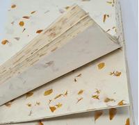 Lokta Lot de 40 feuilles de papier pour imprimante A4 Motif pétales de Merigold sur papier Lokta naturel Népal fait main