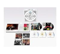 Lola Versus Powerman And The Moneygoround, Part One - Édition Boxset 3 Cd + 2 X 45 Tours Inclus: Livre Luxieux De 60 P, Relié Sur Papier Glacé, Avec Note