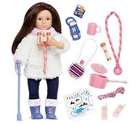 Lori - Ensemble de randonnée de Farah - Mini poupée et Jeu de randonnée - Vêtements et Accessoires pour poupées de 15 cm - Bottes, Lampe de Poche, Carte et Autres - Jouets pour Enfants - 3 Ans et +