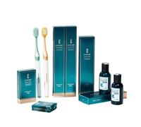 Lot de 14 articles de toilette : 2 kits dentaires, 1 savon, 1 peigne, 1 coiffeuse, 2 pantoufles, 1 rasage, 1 shampooing, 1 gel douche, 1 lotion, 1 revitalisant, 1 couture, 1 bonnet de bain pour hôtel