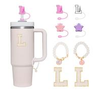 Lot de 2 housses de paille anti-poussière de 10 mm pour tasse Stanley - Accessoires inclus - 2 autocollants en forme de lettre avec nom personnalisé de A-Z - Perles à suspendre (taille L)