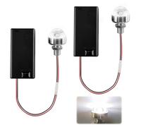 Lot de 2 mini éclairages LED pour maison de poupée - Lampes miniatures avec support et interrupteur - Lumière blanche - Fonctionne avec piles AA 3 V - Câble de 10 cm - Pour maison de modélisme, jardin