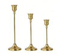 Lot de 3 bougeoirs en métal avec style vintage et variation de hauteur, adaptés pour une utilisation comme centre de table ou décoration à la maison et pour des occasions spéciales