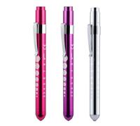 Lot de 3 Stylos Lampe Infirmiere Rose, Violet, Argent, Lampe Torche LED avec Clip de Poche, Jauge de Pupille et Règle Intégrée, Stylo Lampe Opticien Réutilisable, Lampe Stylo Infirmière Mobile