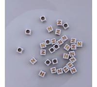 Lot de 30 perles en forme de lettres de l'alphabet - 6 x 6 mm - Blanc avec or - Avec trou pour bricoler - Pour bracelets et montres - Pour enfants - Grand et petit cube en acrylique (lettre M)