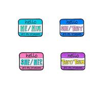 Lot de 4 pin's Hello She Her Him He They Them Are My Pronounce LGBTQ en émail rose, bleu, violet - Lettres anglaises - Pour homme et femme - Bijoux pour sac cadeau, manteau, accessoires décoratifs,