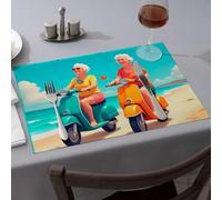 Lot de 4 sets de table rustiques avec deux femmes profitant d'une journée ensoleillée sur les trottinettes au bord de la plage - Décorations de fête occidentale de qualité supérieure - Cuisine et