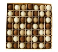 Lot de 49 mini boules de Noël en velours avec tissu pelucheux et cordes de suspension pour décorations saisonnières dans les maisons et les espaces publics (marron)