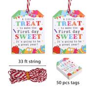 Lot de 50 étiquettes cadeaux pour la rentrée scolaire avec ficelle, inscription « A Little Treat to Make The First Day » avec ficelle, étiquette cadeau de bienvenue à l'école pour étudiants