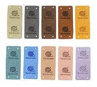 Lot de 50 étiquettes en cuir synthétique faites à la main avec trous en relief pour jeans, sacs, chaussures, chapeaux, travaux manuels, tricot et crochet (fil de laine, 10 couleurs)