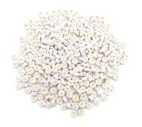 Lot de 500 perles rondes et plates en acrylique avec lettre K pour la fabrication de bijoux - 4 x 7 mm - Blanc - Avec lettres de l'alphabet dorées - Pour loisirs créatifs, bracelets, colliers