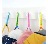 Lot de 6 cintres pour vestes et robes de chambre d'enfant sans couture avec ruban en satin avec nom pour accrocher des vestes et des peignoirs pour enfants à l'école et à la crèche. Étiquettes en
