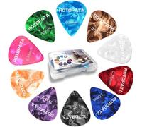 Lot de 60 médiators avec boîte de rangement de rangement, 0,5, 0,58, 0,75, 0,84, 1,0, 1,2 mm, comprend des médiators fins et moyens épais en celluloïd colorés pour basse, guitares acoustiques