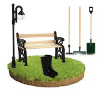 Lot de 7 accessoires de jardin miniatures pour lutin - 3 outils de jardin - 1 banc de parc, 1 lanterne de rue de stationnement et 1 paire de mini bottes en caoutchouc - Meubles de jardin miniatures