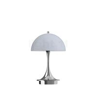 Louis Poulsen Panthella Portable Lampe rechargeable LED abat-jour opale bleu pâle - pied chrome brillant - 16 cm Ce luminaire comporte des modules à LED prémontés de classes énergétiques A A++, A+, A