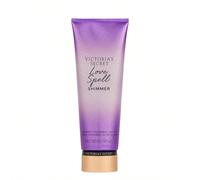 Love Spell Shimmer Body Lotion 236 ml - Moisturizer, Shimmering, For Women, Cherry Blossom, Shimmering Purple, Aloe Vera, Suitable For Night Out Une lotion légèrement scintillante et à absorption rapi